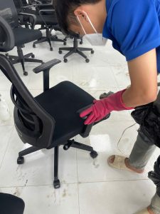 Vệ sinh ghế văn phòng chuyên nghiệp
