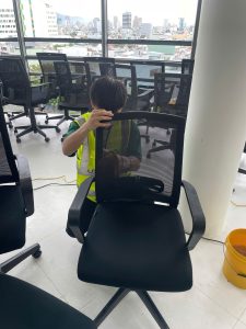 Quy trình giặt ghế văn phòng